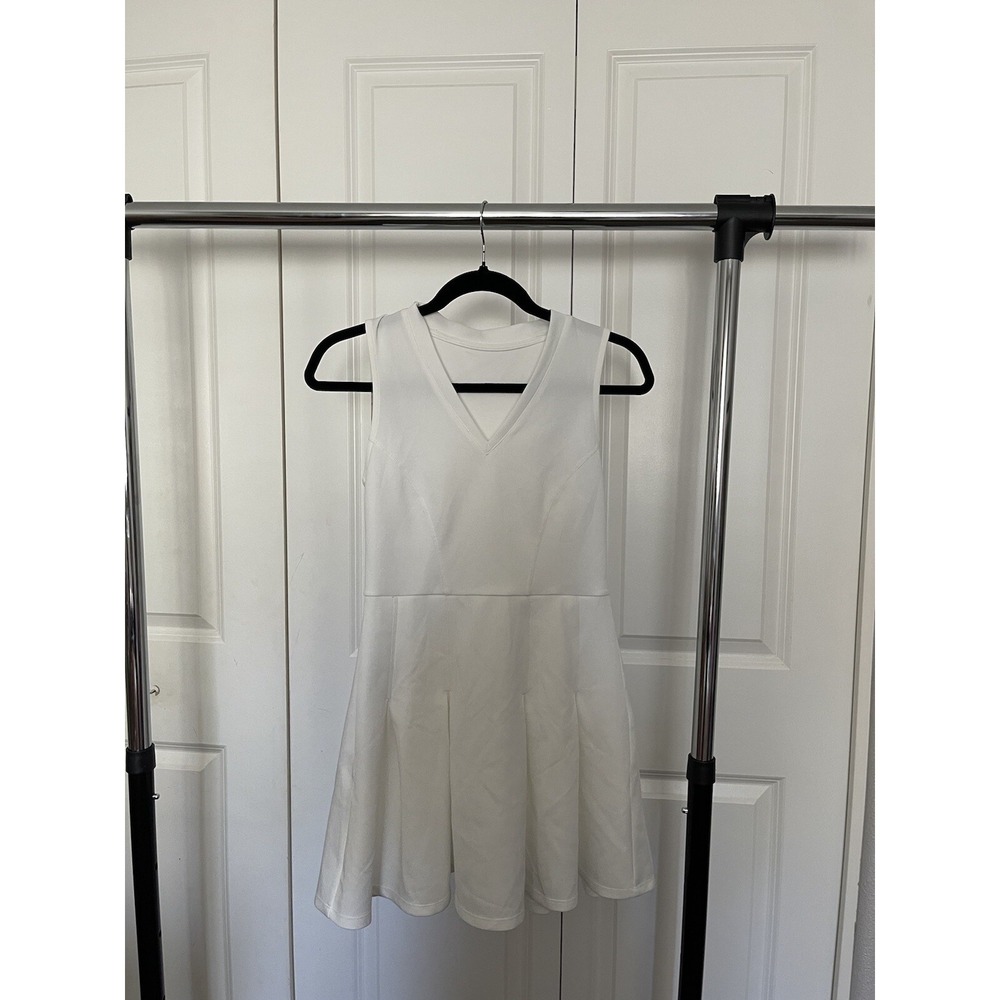 White Halara  Tennis Dress Fit And Flare‎ V Neck Size Small NWT Short Golf
